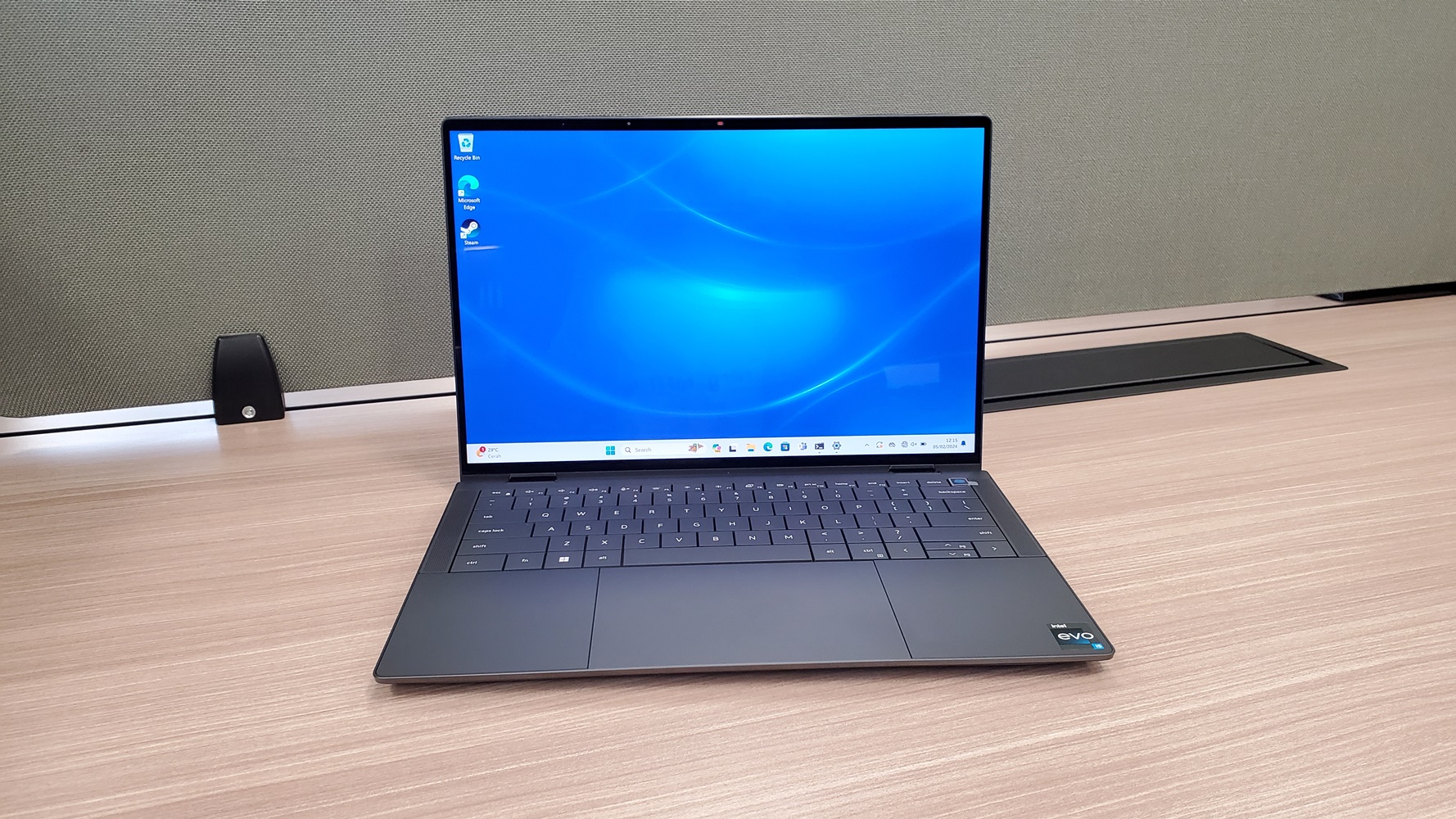 Review Dell Latitude 9440: Laptop 2-in-1 Powerful untuk Bisnis dan Multimedia