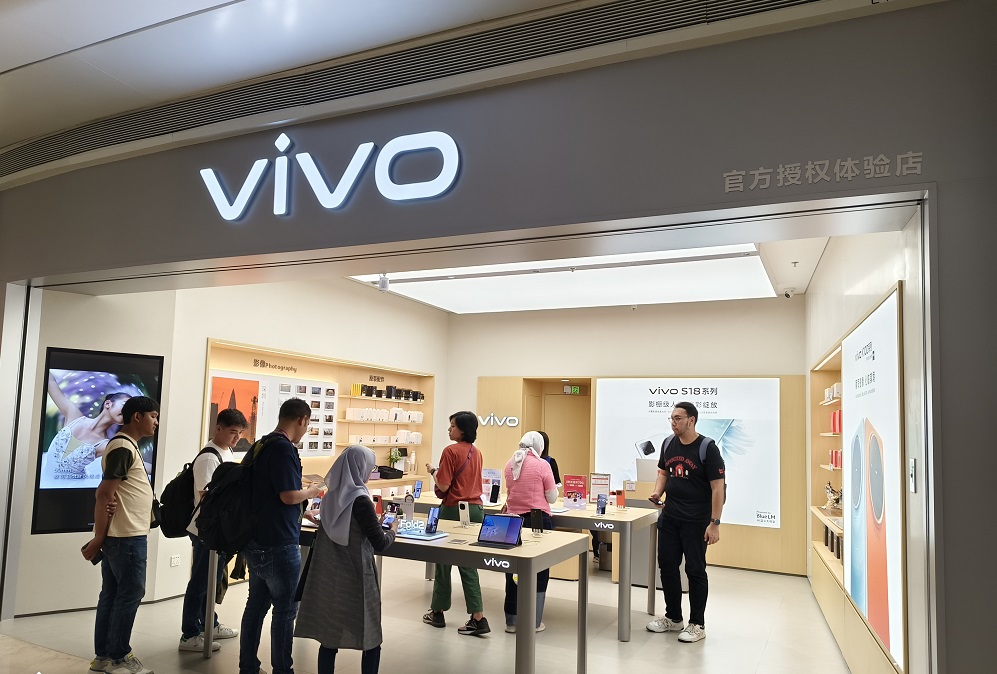 Sidak Vivo Store China, Lihat Perangkat yang Belum Tersedia di Indonesia
