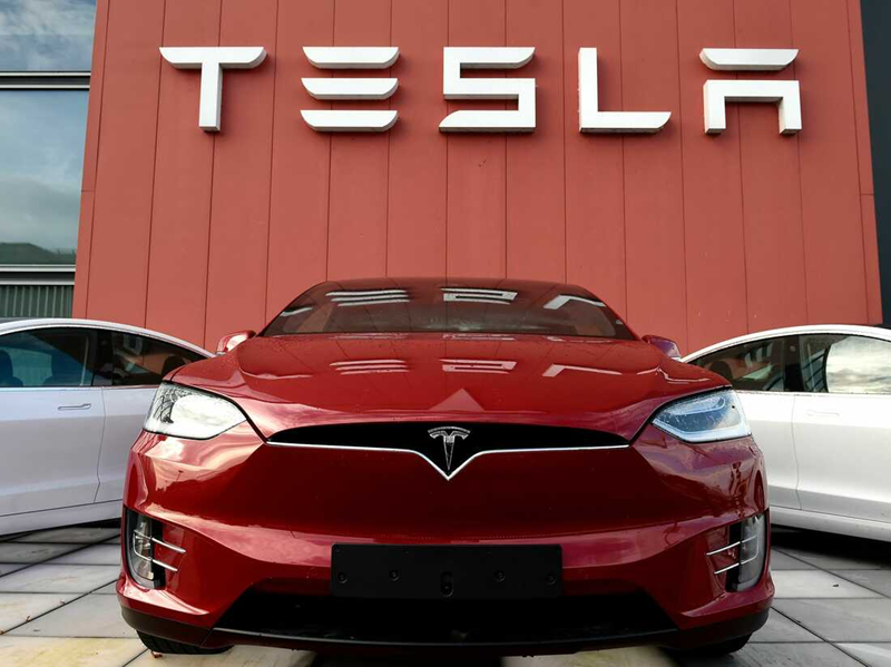 Ini Alasan Tesla "Tarik" Hampir 2,2 Juta Unit Mobil Listrik