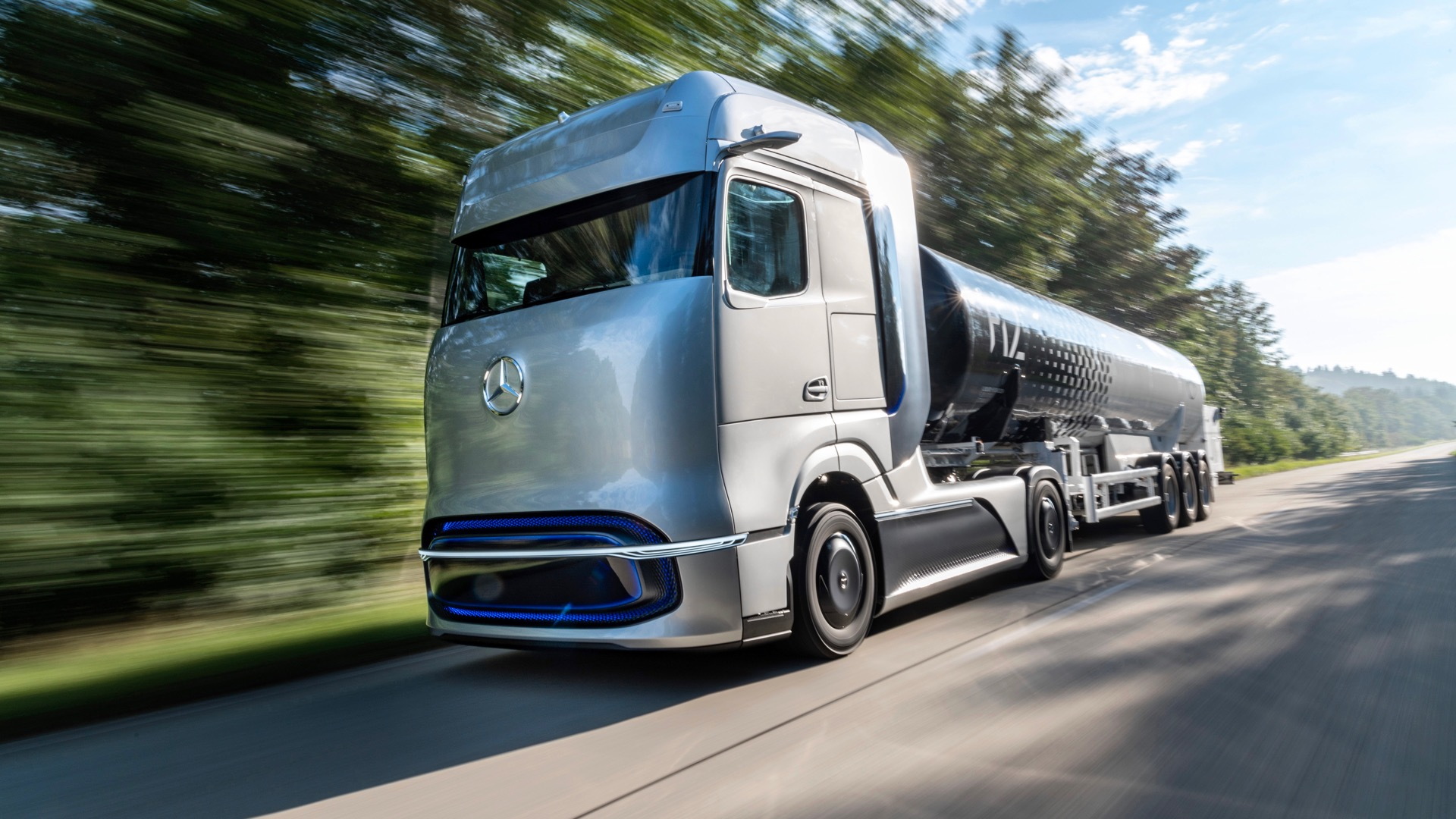 Kurangi Emisi CO2 Kendaraan, Daimler Truck dan Masdar Eksplorasi Penyediaan Hidrogen Hijau Cair