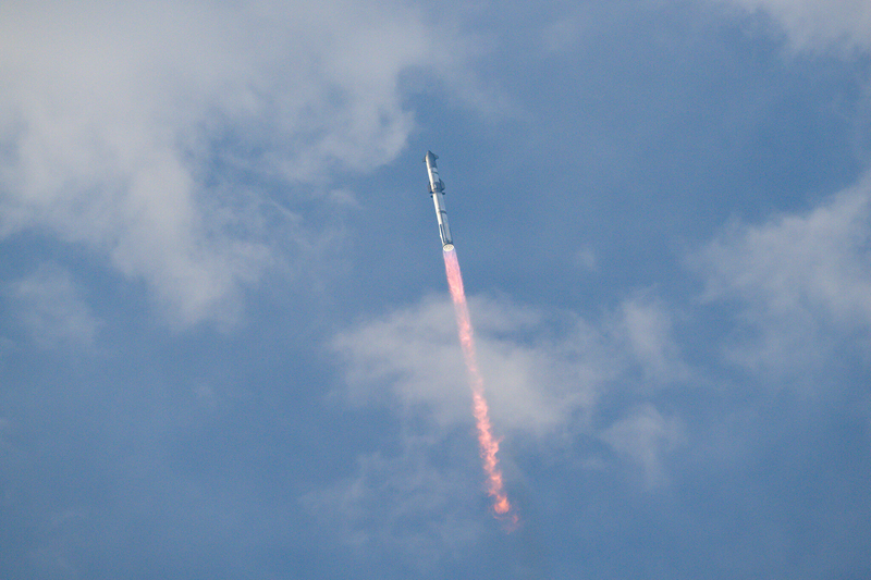 Starship Buatan SpaceX Hancur saat Kembali ke Bumi pada Uji Terbang Ketiga