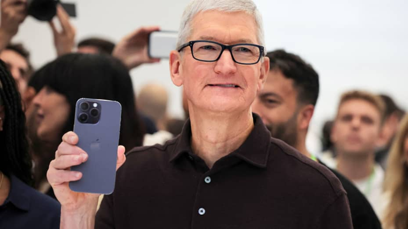CEO Apple Tim Cook: iPhone 15 dan iPhone 15 Pro Max Laris di China