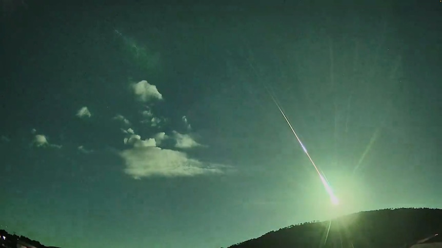 ESA Ungkap Fenomena Komet Bercahaya Hijau Melintas di Langit Eropa