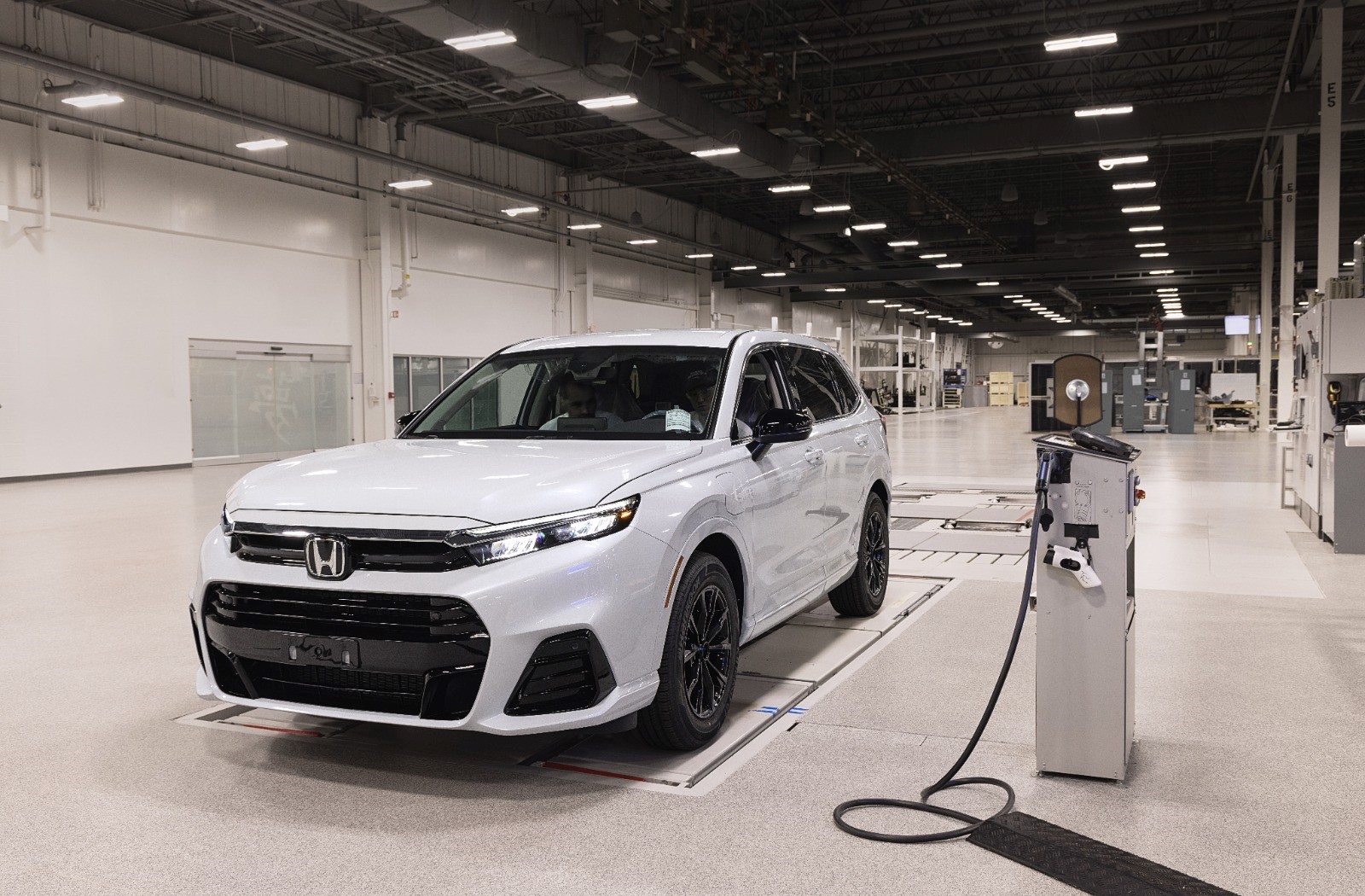 Honda Mulai Produksi Massal SUV CR-V Bertenaga Hidrogen