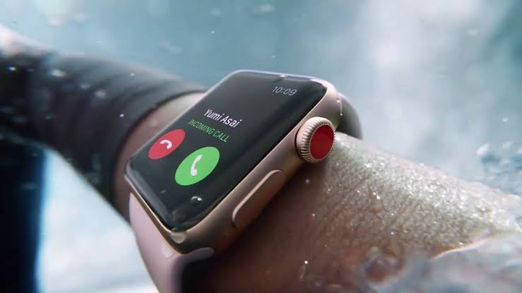 Apple Watch Bantu Selamatkan Nyawa Peselancar Usai Tersapu ke Laut