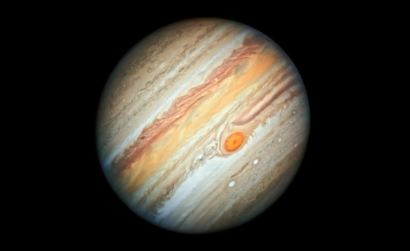 Peneliti Amati Fenomena Bintik Merah Jupiter yang "Bergoyang"