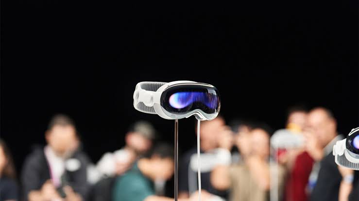 Saingi Meta, Apple Bikin Headset AR yang Lebih Murah