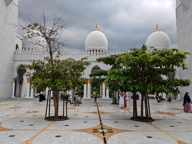 Indosat Ooredoo Hutchison Ngebut di Masjid Sheikh Zayed Solo!